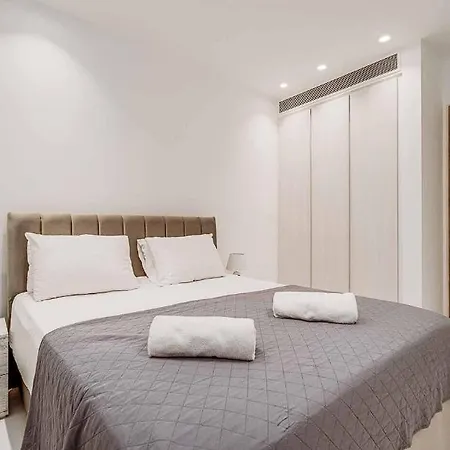With Magnificent Sea Views ! ! וילה פאראלימני